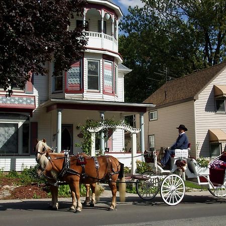 Bondy House Bed & Breakfast Amherstburg Esterno foto