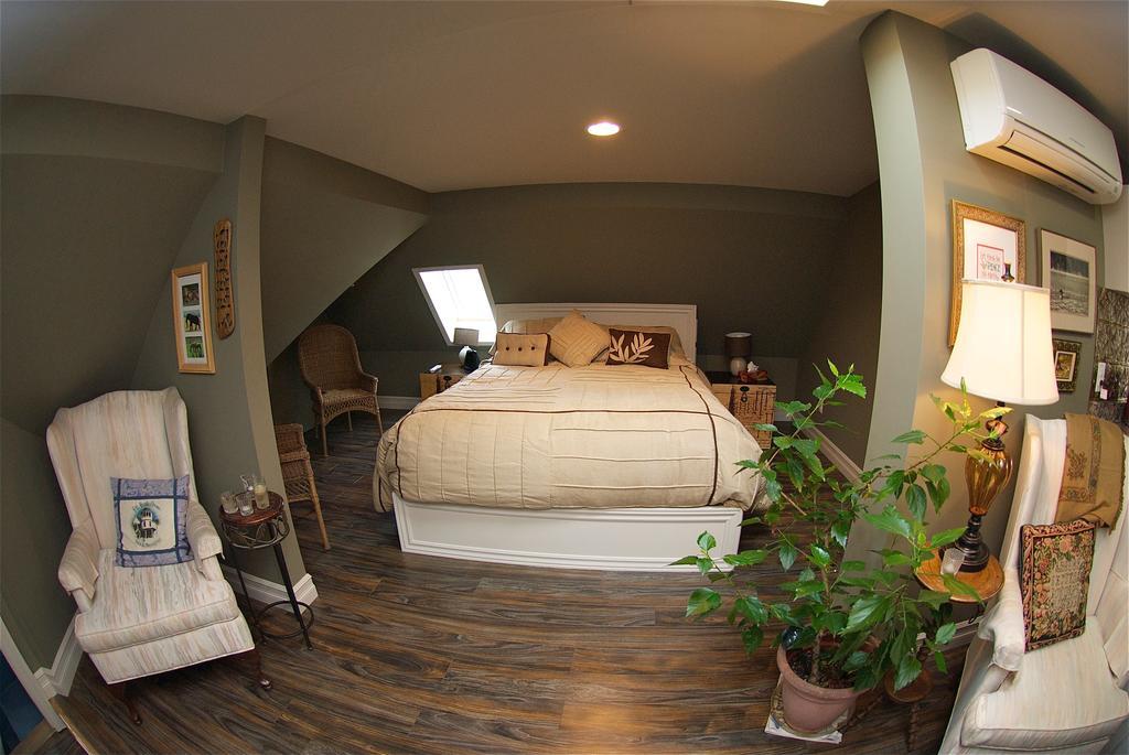 Bondy House Bed & Breakfast Amherstburg Esterno foto