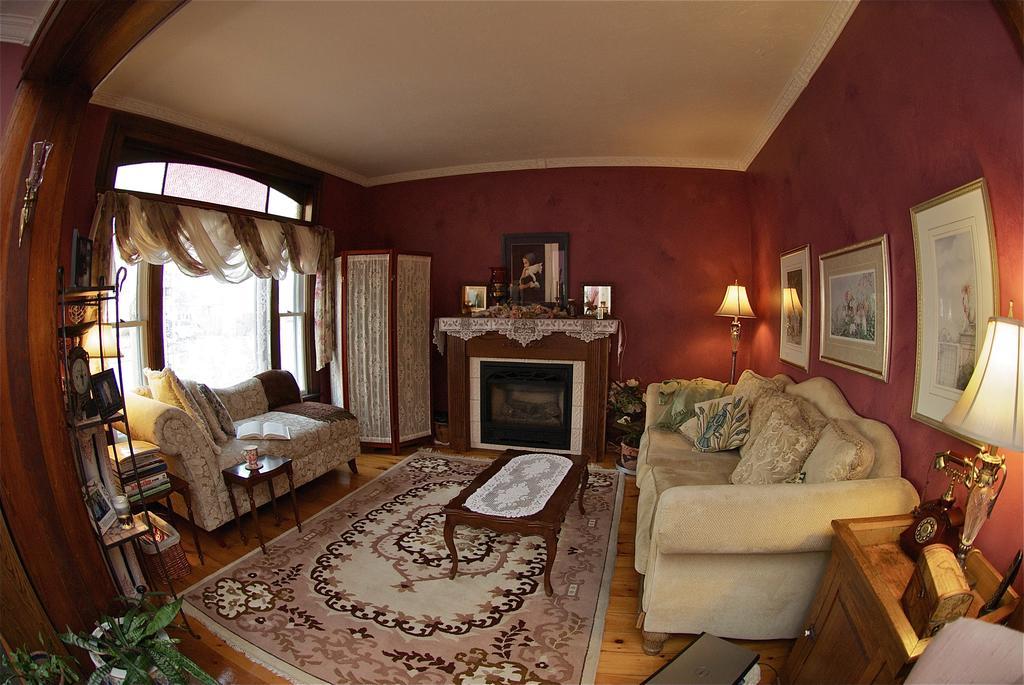 Bondy House Bed & Breakfast Amherstburg Esterno foto
