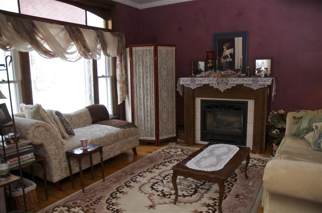 Bondy House Bed & Breakfast Amherstburg Esterno foto