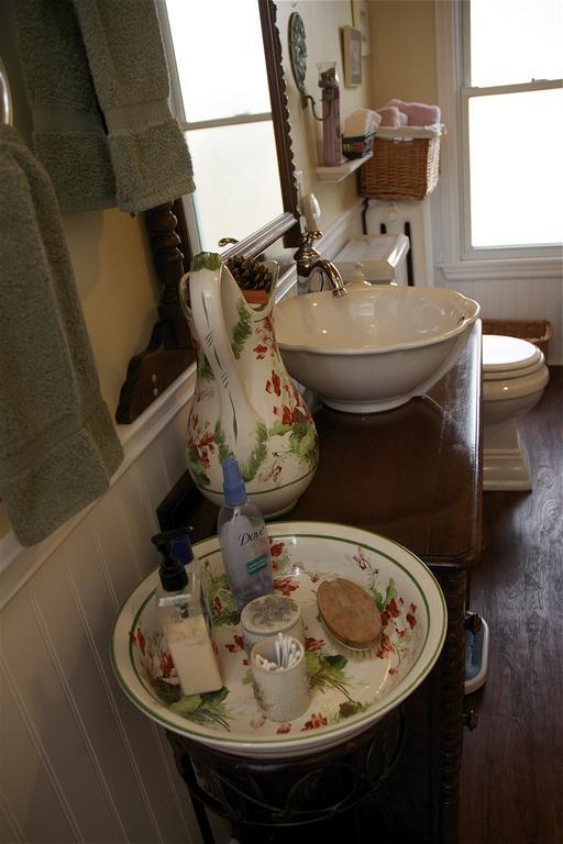 Bondy House Bed & Breakfast Amherstburg Esterno foto