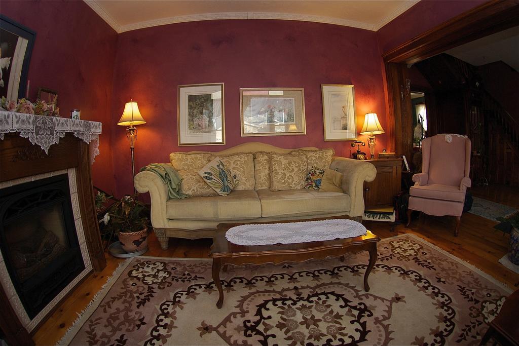 Bondy House Bed & Breakfast Amherstburg Esterno foto