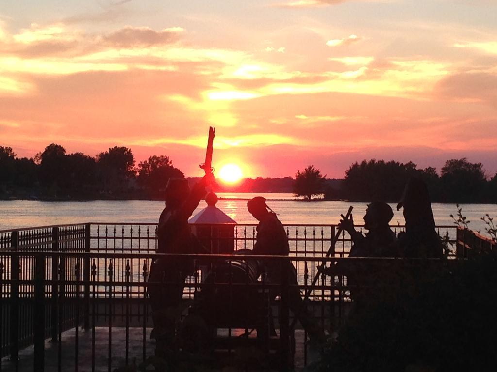 Bondy House Bed & Breakfast Amherstburg Esterno foto