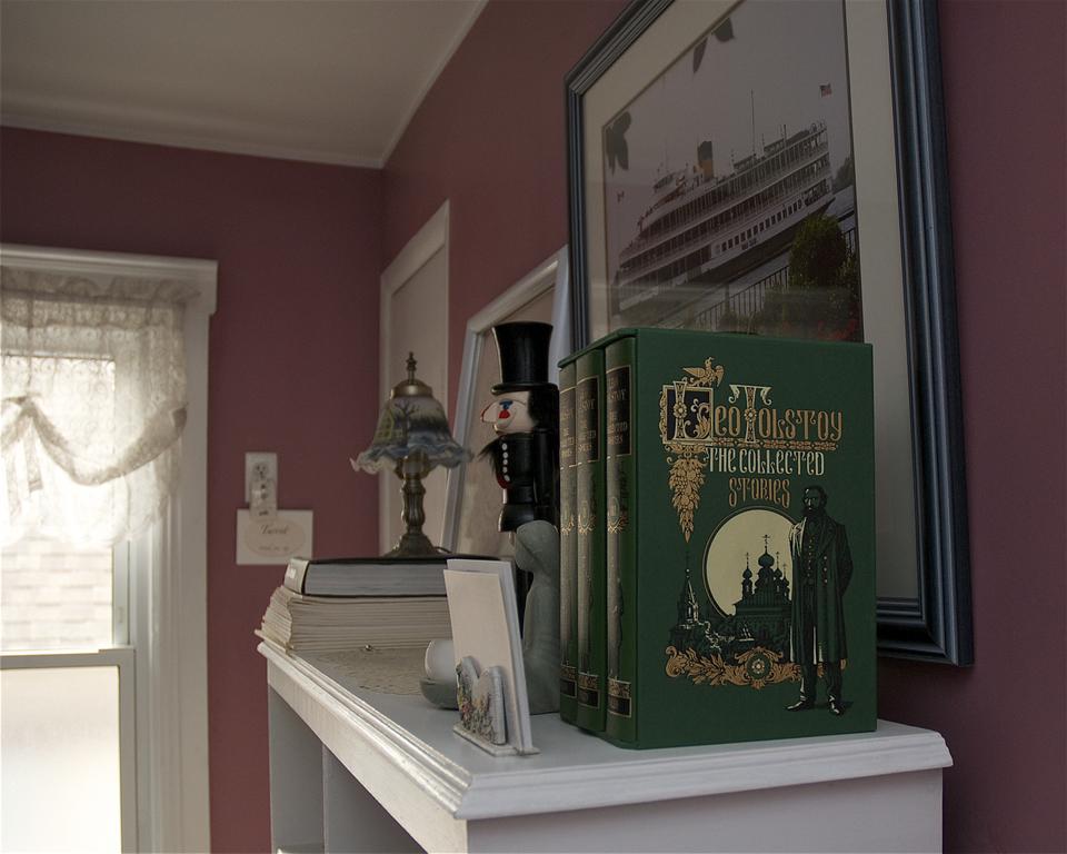 Bondy House Bed & Breakfast Amherstburg Esterno foto