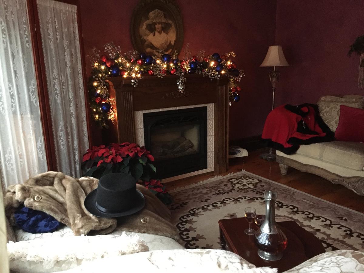 Bondy House Bed & Breakfast Amherstburg Esterno foto