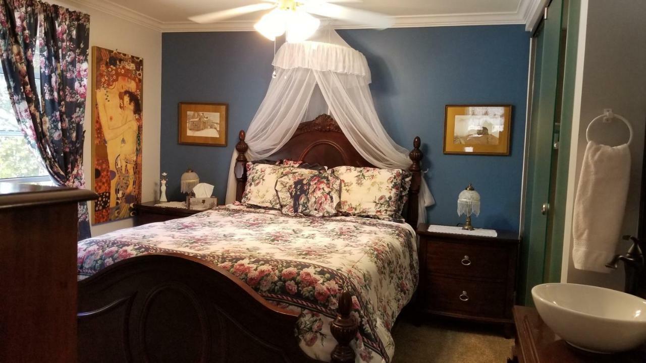 Bondy House Bed & Breakfast Amherstburg Esterno foto